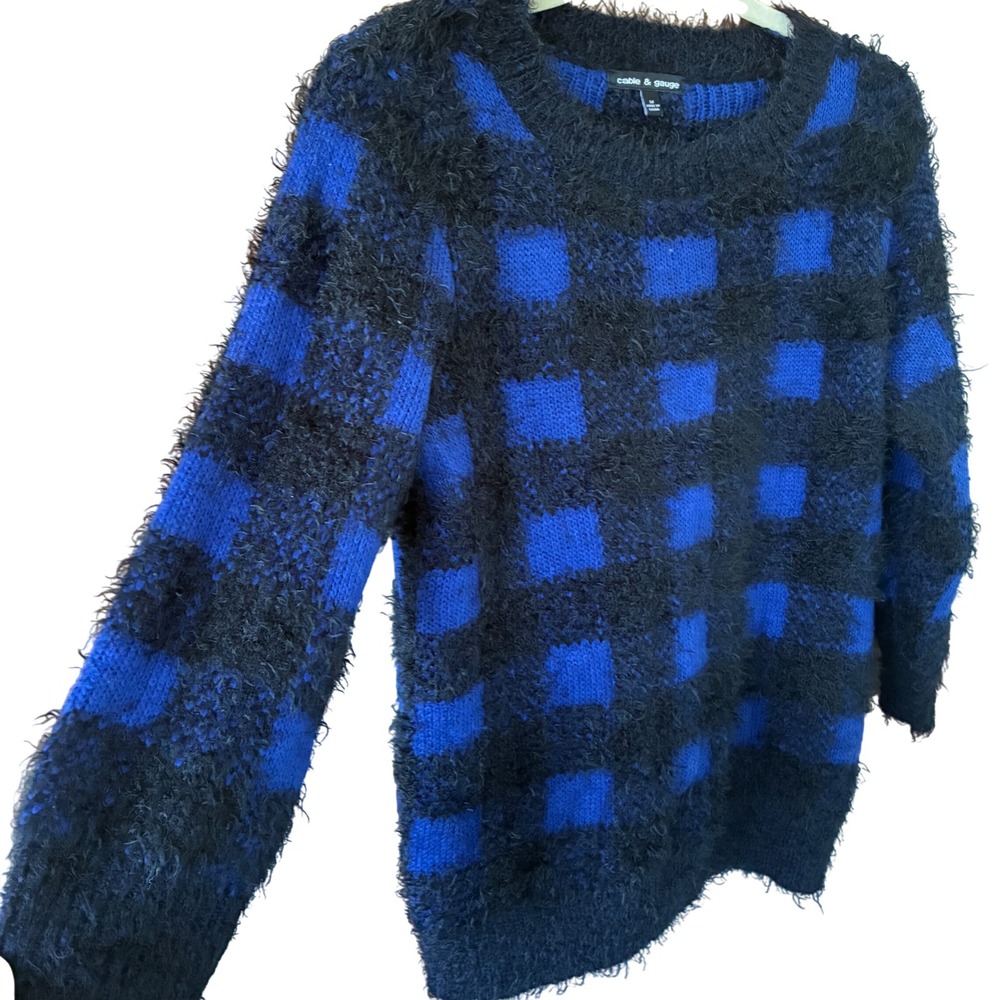Cable & Gauge Fuzzy Sweater Womens Medium Blue Black Plaid Eyelash Knit Gorpcore